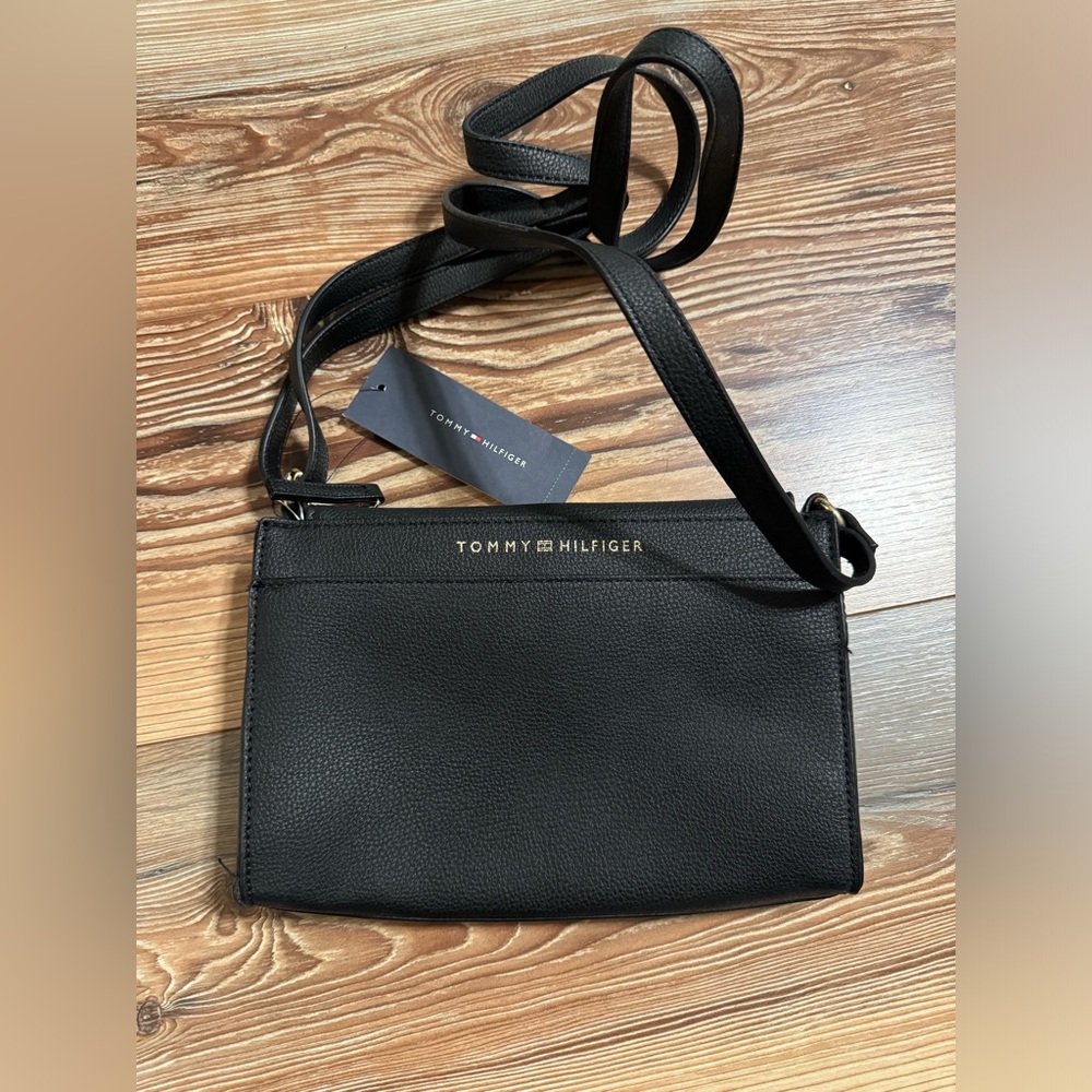 Tommy Hilfiger Purse new with tags